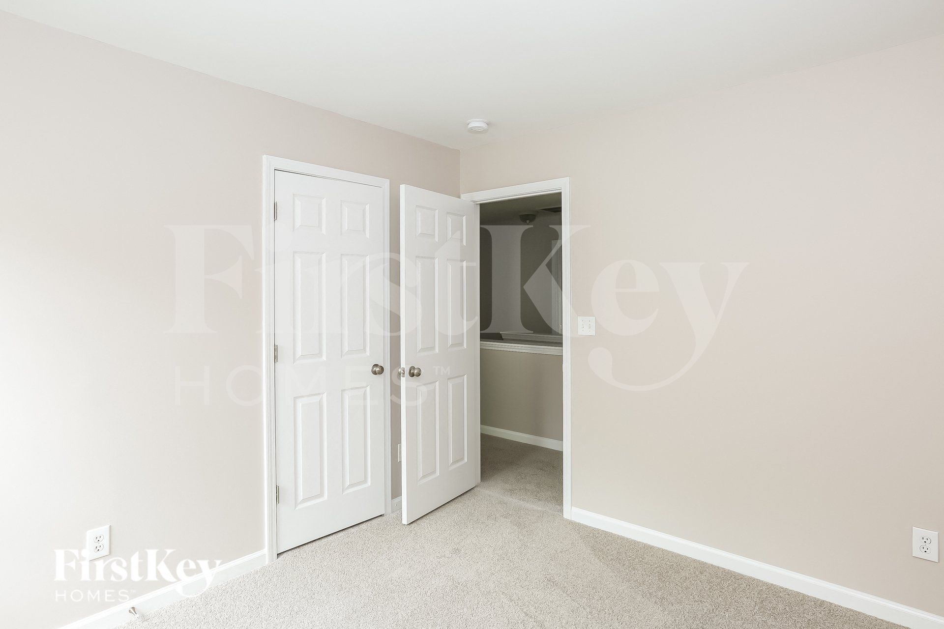 Building Photo - 1941 Summit Ridge Ln