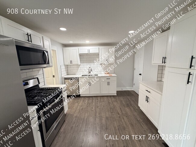 Building Photo - 908 Courtney St NW