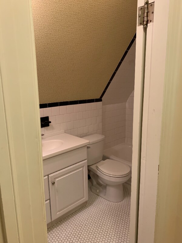 Building Photo - 252 Wayland Ave