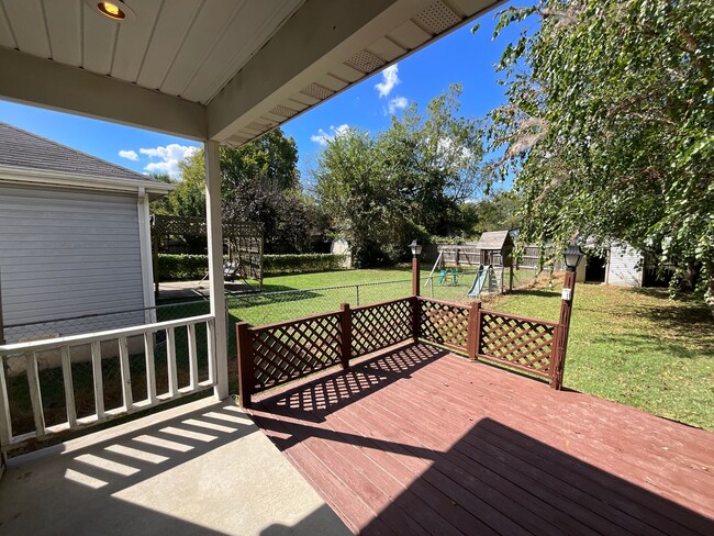 Building Photo - Clean and Cozy Home in NW Springfield