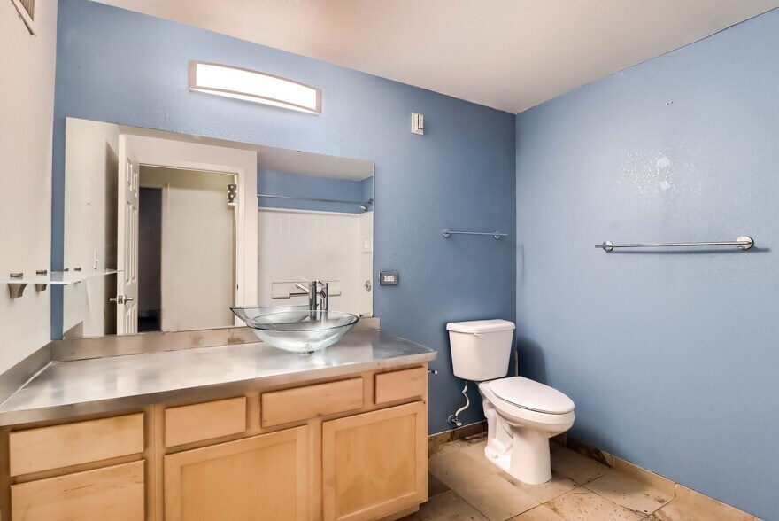 Building Photo - 444 17th St