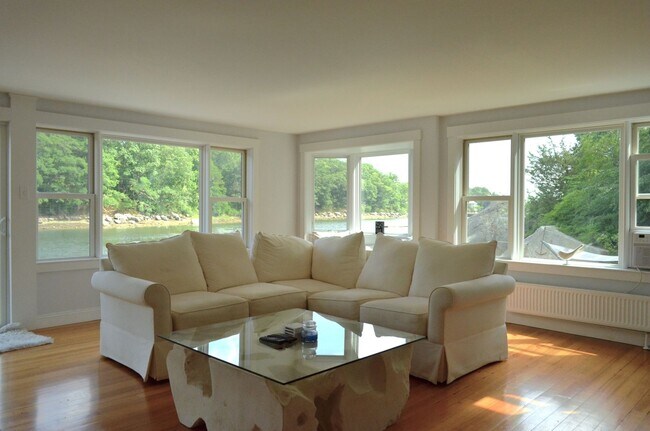 Building Photo - Annisquam Rental on the Water: Chester Square