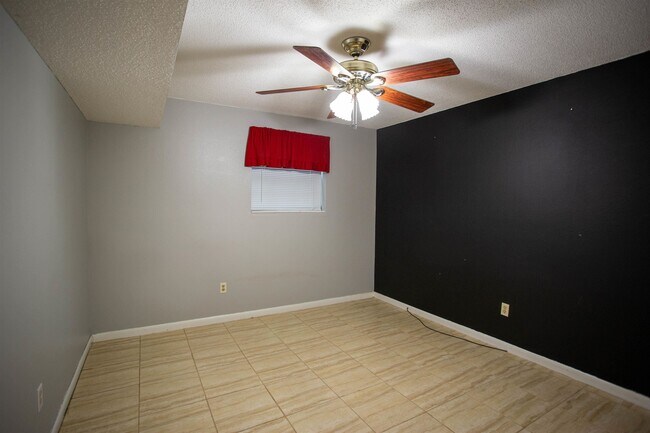 Building Photo - 2992 Corrib Dr