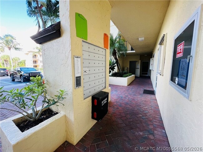 Building Photo - 7440 S Ocean Dr