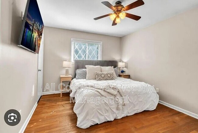 Building Photo - 4106 N Shallowford Rd