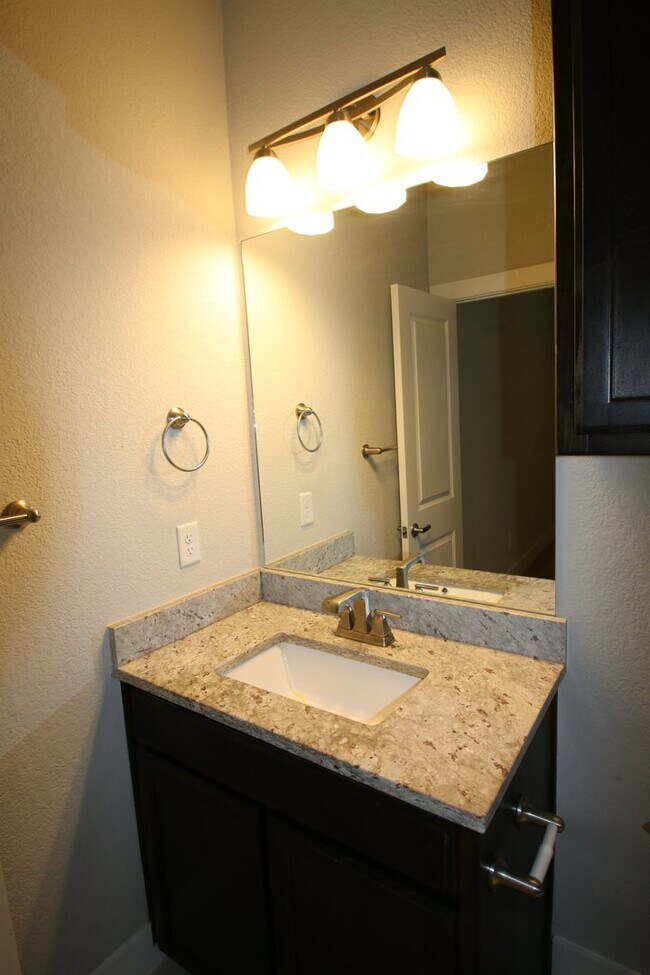 Building Photo - 209 Stewart Bend Ct