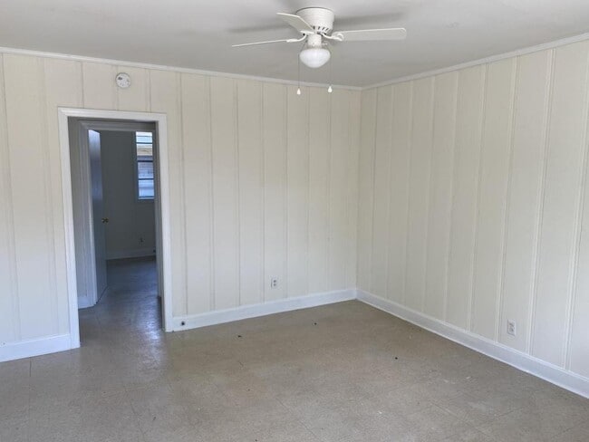 Building Photo - 3702 Live Oak Drive, Columbia, SC 29205