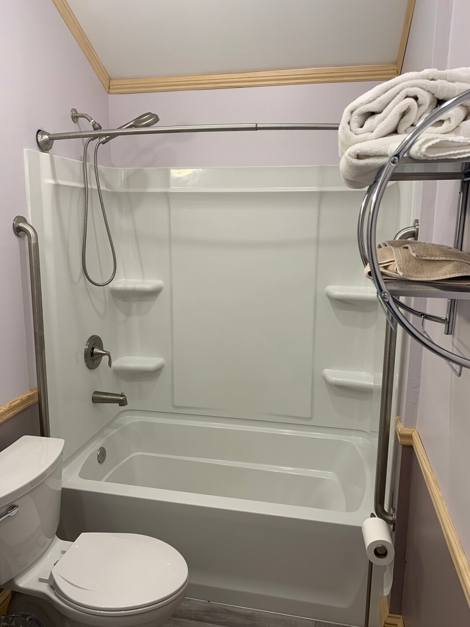 Full Bathroom - 3401 Hancock Rd