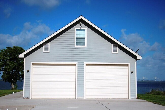 Building Photo - 3814 Tri City Beach Rd
