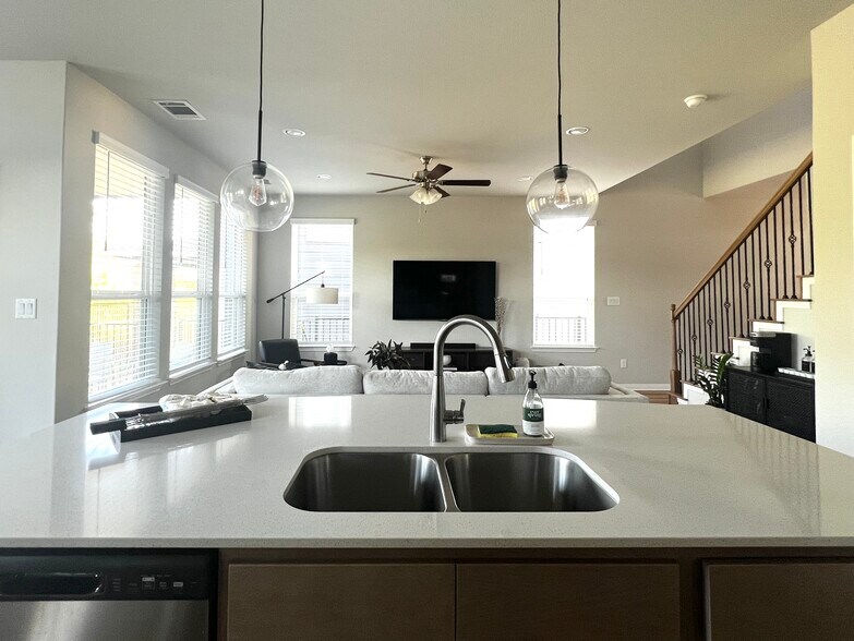 Kitchen - 1025 Harwell Loop
