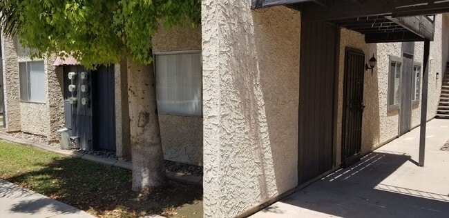 Building Photo - 700 W University Dr