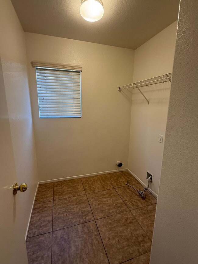 Building Photo - Brentwood Community- Centrally Located- 3 ...
