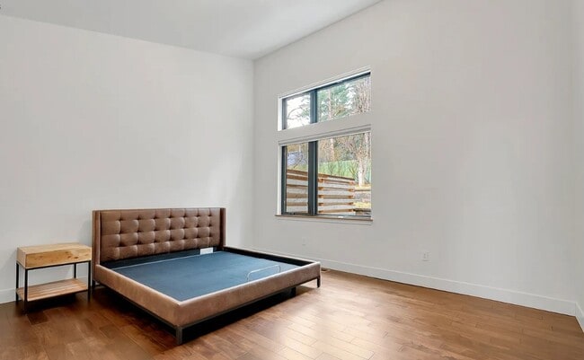 Building Photo - Beautiful Modern Condo in Rattlesnake