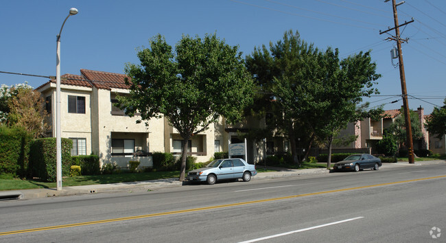 Building Photo - Castaic Lake Apartments