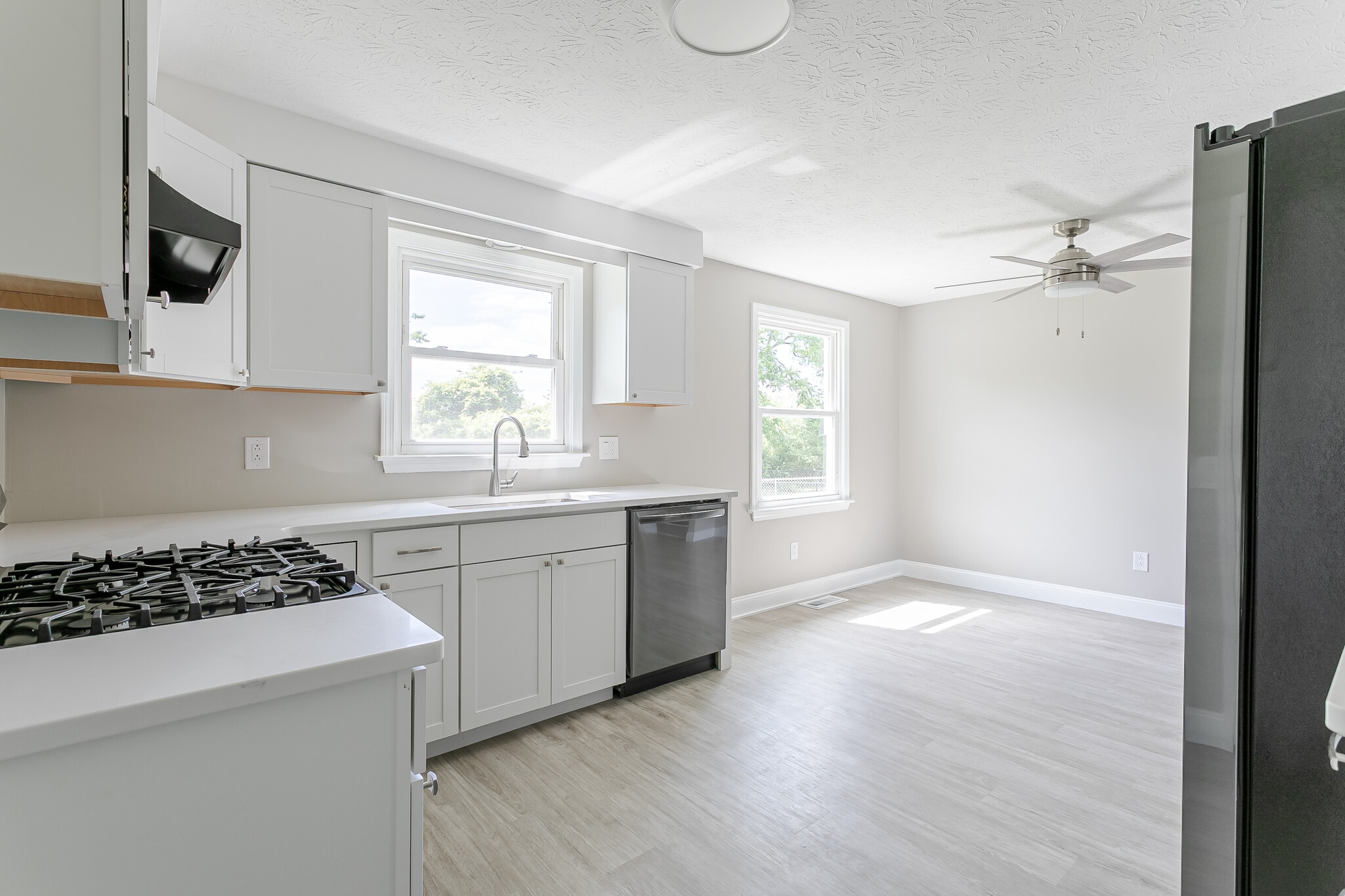 Building Photo - 1736 Elmwood Cir