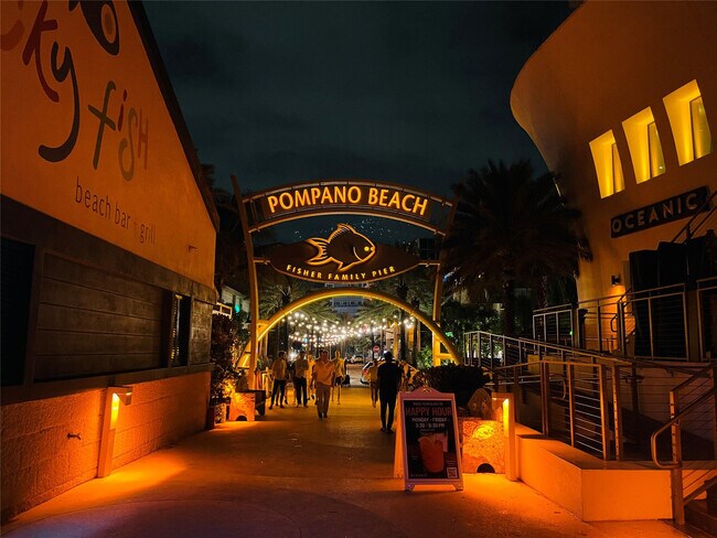 Building Photo - 400 N Riverside Dr