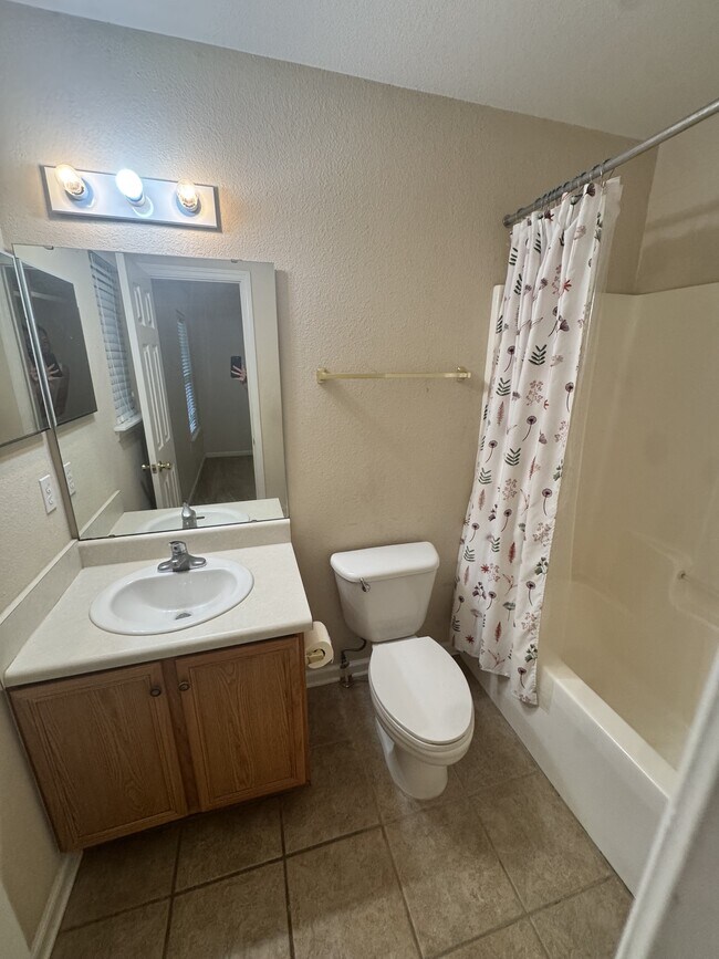 Building Photo - 2738 W Tharpe St