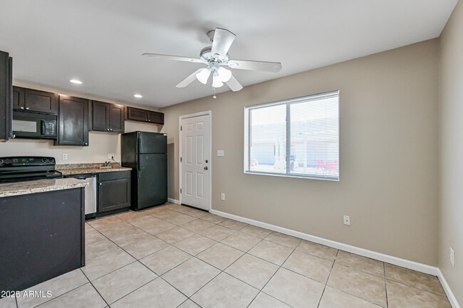 Building Photo - 3949 E Earll Dr