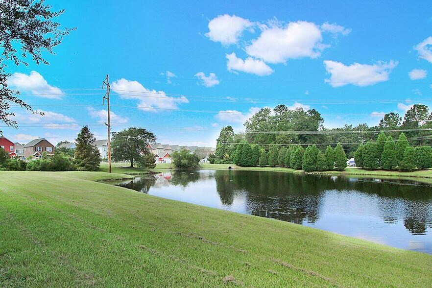 Building Photo - 111 Amaranth Ave