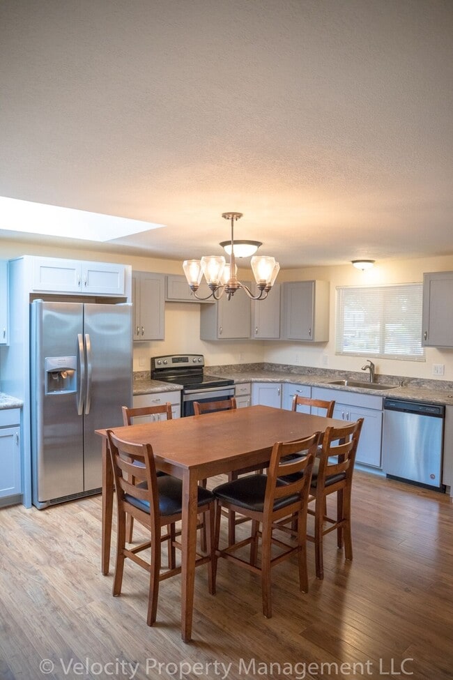 Building Photo - Single Level Home in Bend!