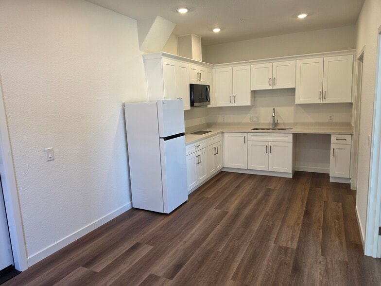Building Photo - 10221 Terra Franca Way