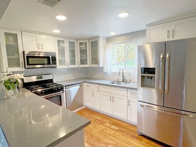 Building Photo - Gorgeous Upgraded Home In Glassell Park Area