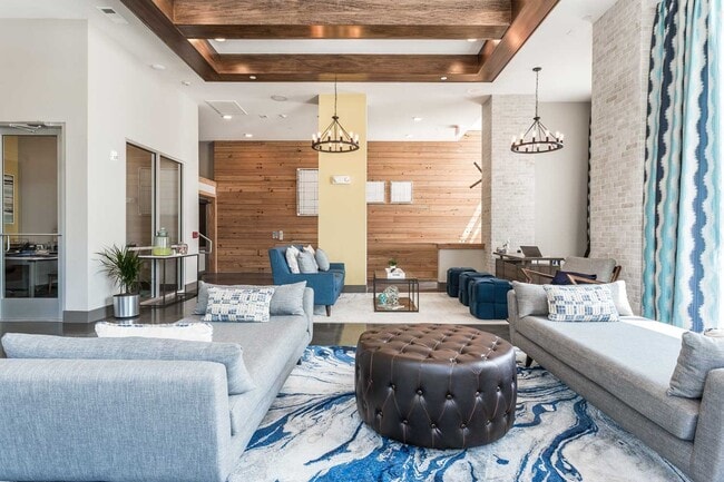 Building Photo - 1111 N Durham Dr