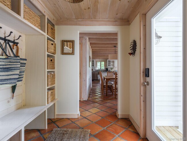 Building Photo - 121 Queechy Lake Dr