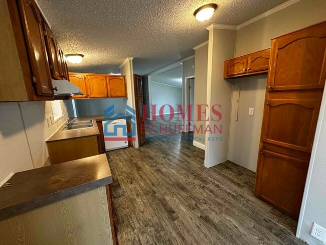 Building Photo - Three Bedroom | Two Bath House