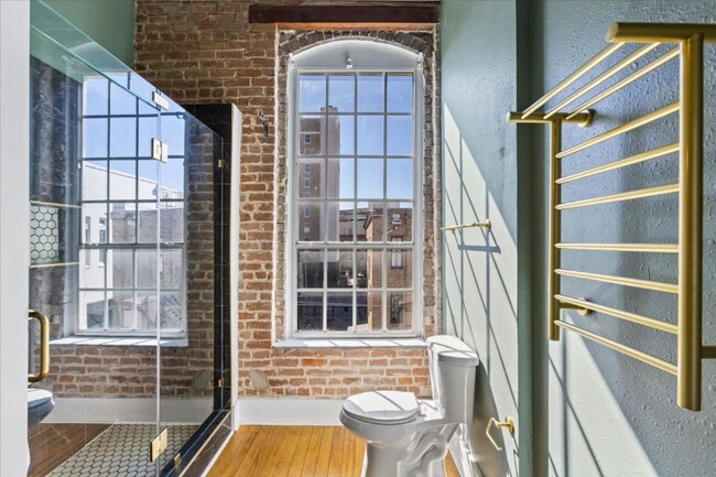 Building Photo - 2111 Postoffice St