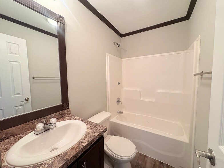 Building Photo - 10694 State Rte 762