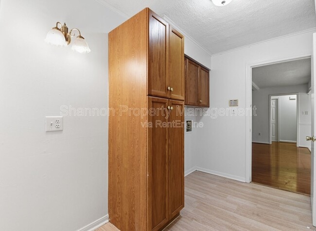 Building Photo - 2115 Oak Shores Dr