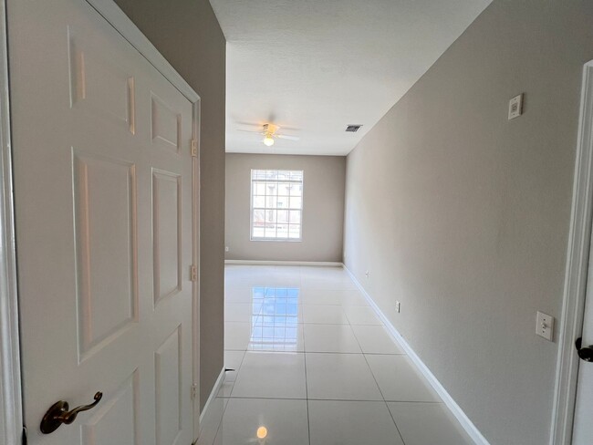 Building Photo - APARTMENT IN THE METROWEST AREA!