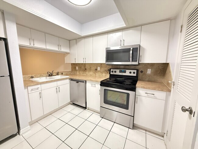 Building Photo - 5106 Gainesville Dr