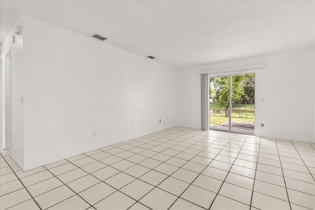 Building Photo - 6921 Longmeade Ln