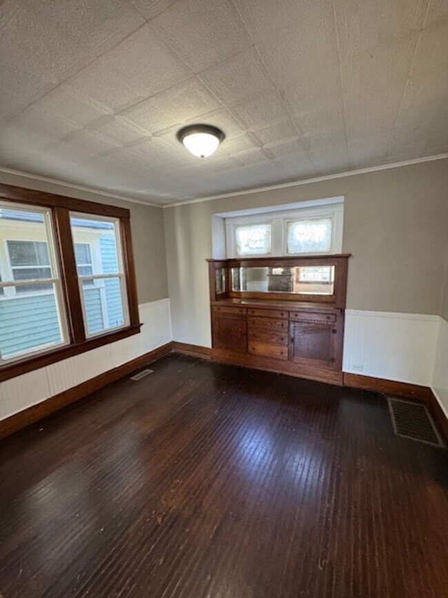 Building Photo - 1006 Cottage Ave