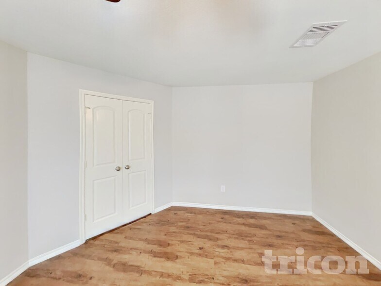 Building Photo - 1937 Briar Grove Dr