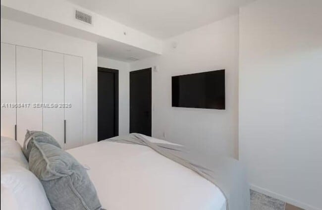 Building Photo - 398 NE 5th St