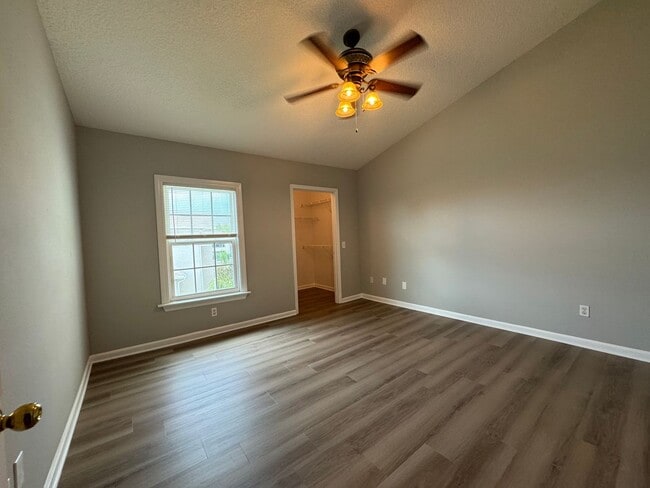 Building Photo - Charming 1-Bedroom Condo – 3rd Floor | Gat...