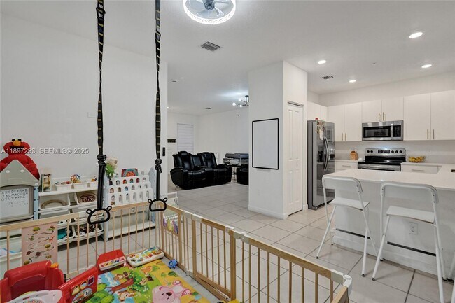 Building Photo - 250 SW 159th Ct