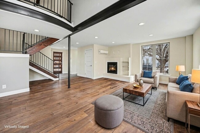 Building Photo - Stunning Luxury Home in Sunnyside **Move-In Special**