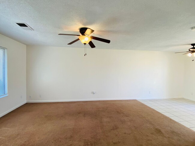 Building Photo - $2,050 Ashlan & Fowler, 3 Bedroom Home - H...