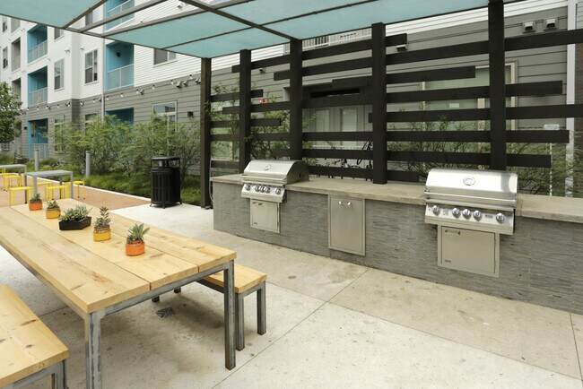 Building Photo - 2910 E 17th St