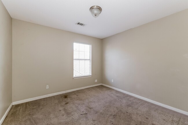 Building Photo - 6821 Kamali Ave