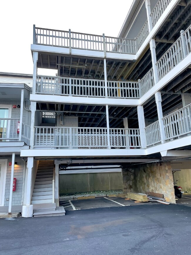 Building Photo - WINTER RENTAL 1 BED 1 BATH CONDO OCEAN AND MARSH VIEWS.