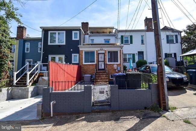 Building Photo - 204 34th St NE