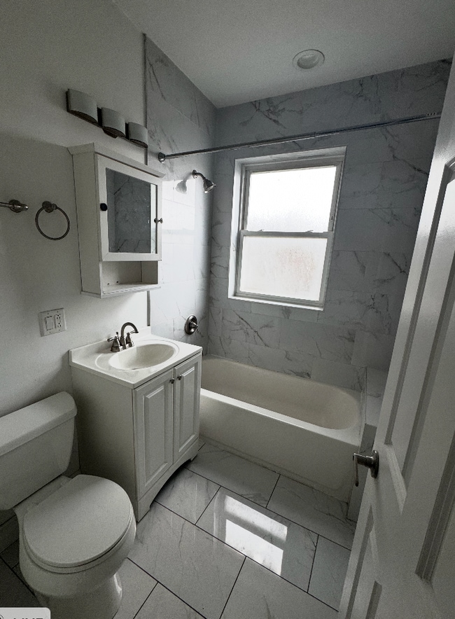 Building Photo - 2613 N Fairfield Ave