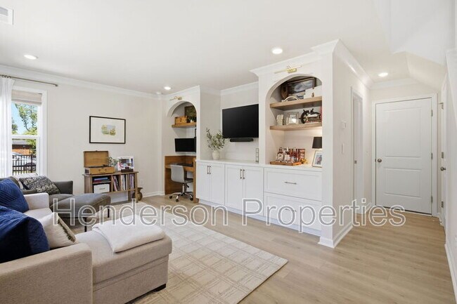 Building Photo - 3008 Oak Landing Dr