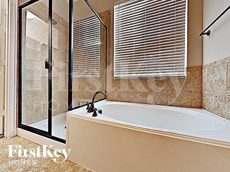 Building Photo - 16045 Crosslake Ct