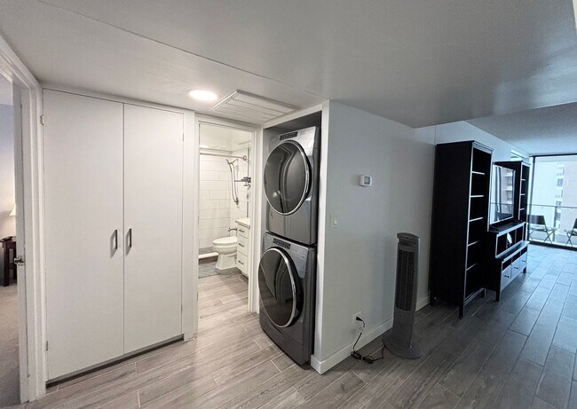 Building Photo - Refined Island Living at Wailana at Waikiki – Fully Furnished Corner Condo